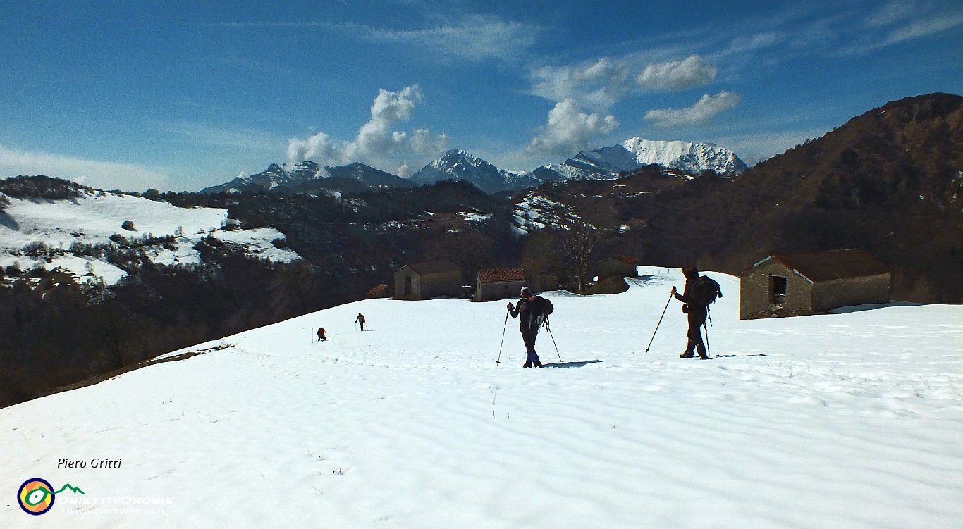 67 Prato Giugno con vista in Grigne e Due Mani.JPG